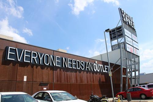 Fashion Spree Liverpool shopping centre front image where ManCave Workwear is located.